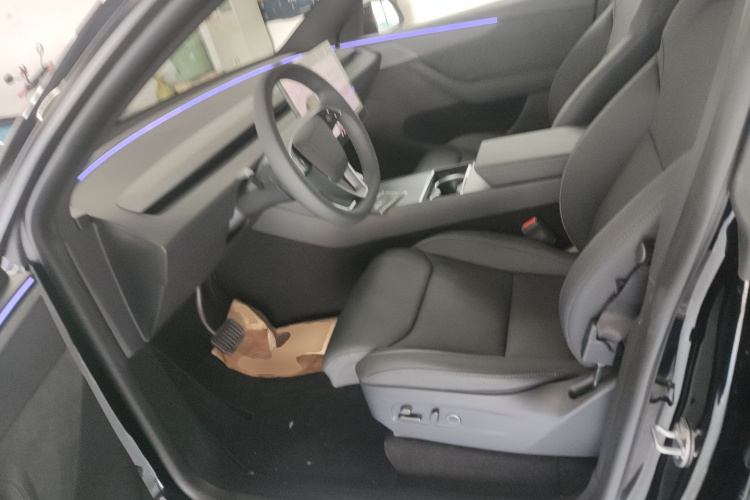 特斯拉 Model Y L 2025款 长续航全轮驱动版中控内饰19
