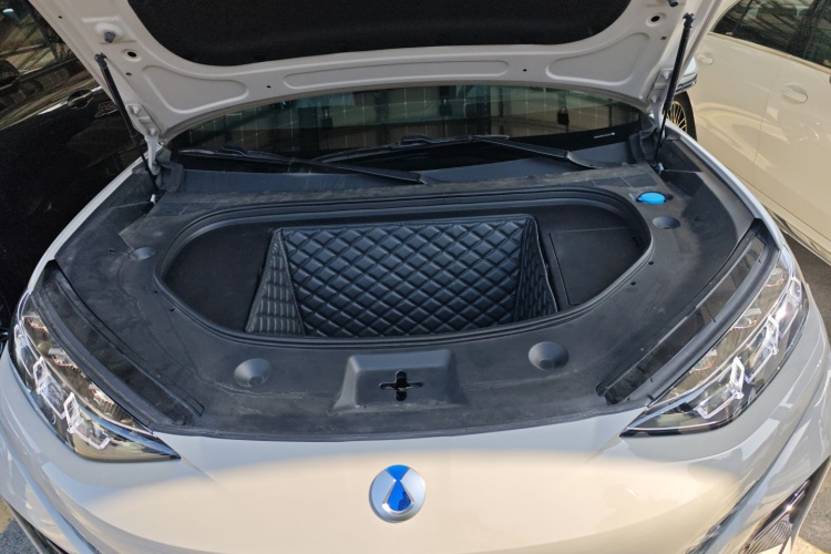 腾势N7 2023款 长续航性能版机舱底盘24