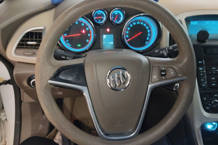 别克 英朗 2013款 GT 1.6L 自动时尚版中控内饰13