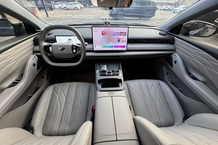 吉利银河 银河星耀8 2025款 130km EM-i 尊贵版中控内饰7015