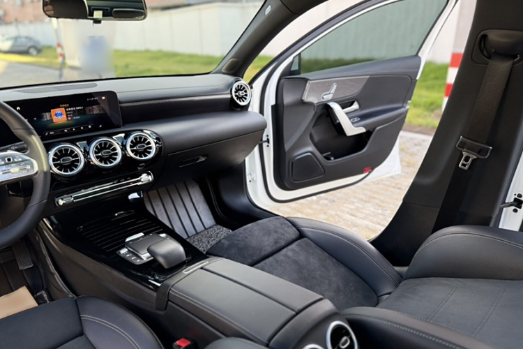 奔驰A级 2022款 改款三 A 200 L 运动轿车时尚型中控内饰7002