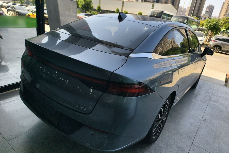 小鹏P5 2024款 500Plus版车身外观7