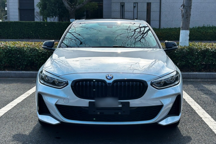 宝马1系 2021款 120i M运动曜夜版车身外观6007