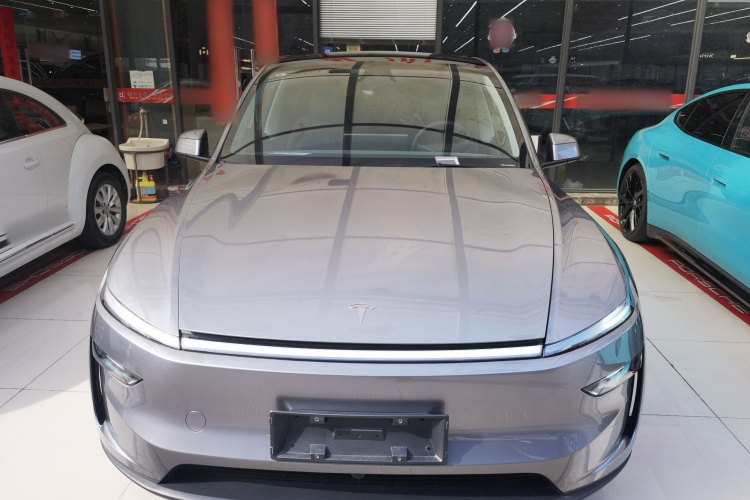 特斯拉 Model Y 2025款 后轮驱动 首发版车身外观2