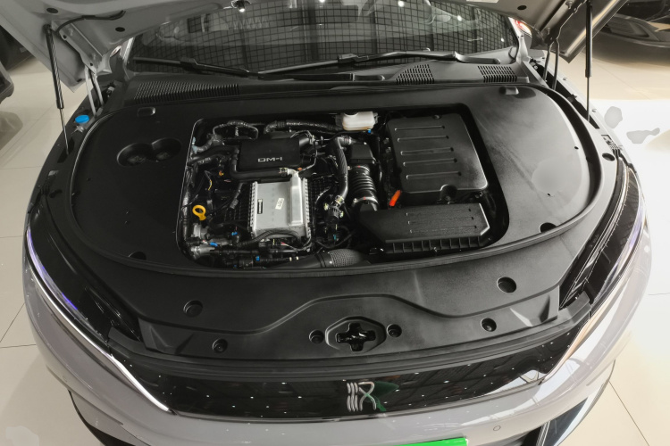 比亚迪 汉 2025款 DM-i 125KM尊贵型机舱底盘24