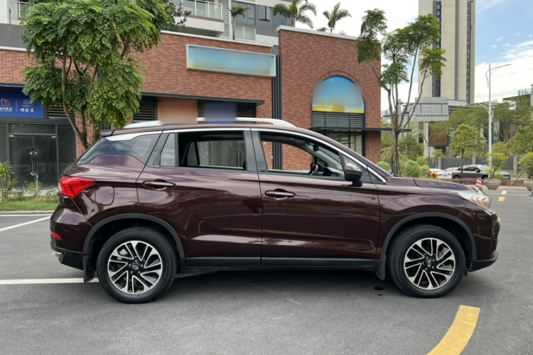 广汽传祺 传祺GS4 2015款 200T G-DCT精英版车身外观6006