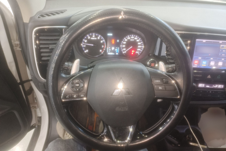 三菱 欧蓝德 2016款 2.4L 四驱精英版 5座局部细节13