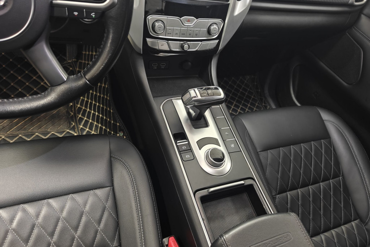 长城 炮 2019款 2.0T自动汽油四驱舒适版GW4C20B中控内饰7003