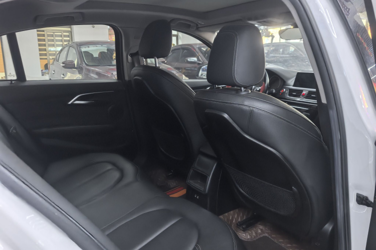 宝马1系 2020款 120i M运动套装中控内饰7005