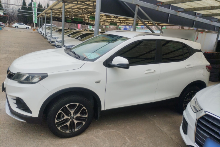 东南DX3 2016款 1.5L 手动豪华型车身外观4