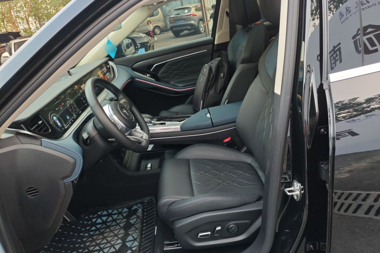 岚图汽车 岚图FREE 2021款 两驱标准纯电城市版中控内饰19