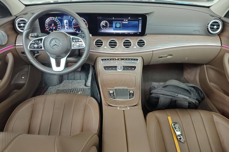 奔驰E级 2020款 改款 E 300 L 殊享版中控内饰7002