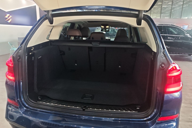 宝马X3 2020款  xDrive28i M运动套装机舱底盘23