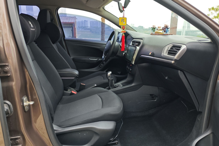 标致301 2014款 1.6L 手动舒适版中控内饰7003