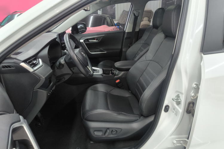 丰田 威兰达 2023款 双擎 2.5L E-CVT四驱尊贵版局部细节19