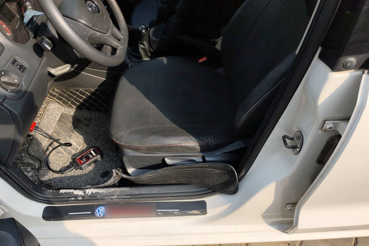 大众 Polo 2014款 1.4L 手动风尚版中控内饰19