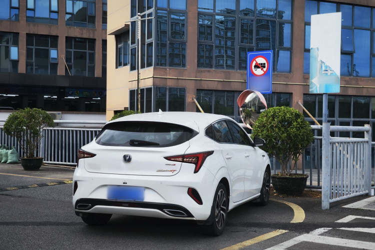 长安 逸动 2018款 XT 1.6L GDI 手动风潮型 国V车身外观6006