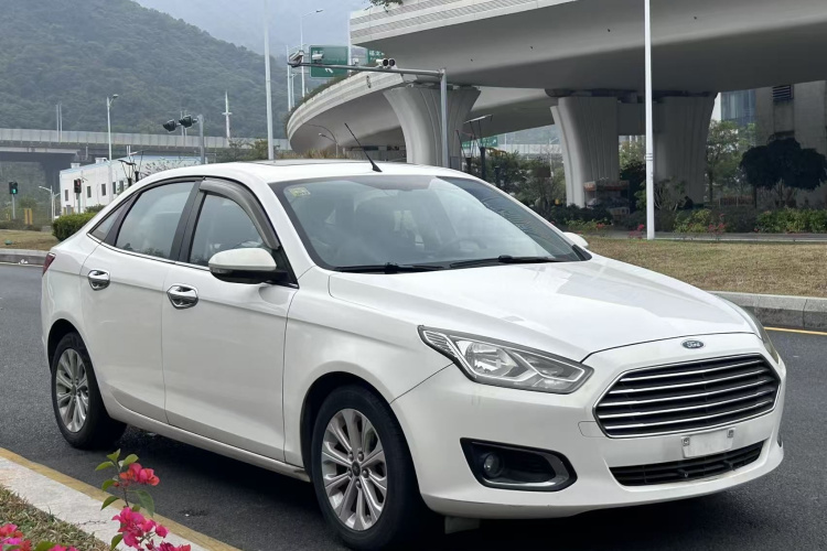 福特 福睿斯 2015款 1.5L 手动时尚型车身外观6002