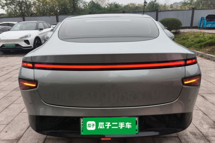 小鹏P7 2022款 586G车身外观6