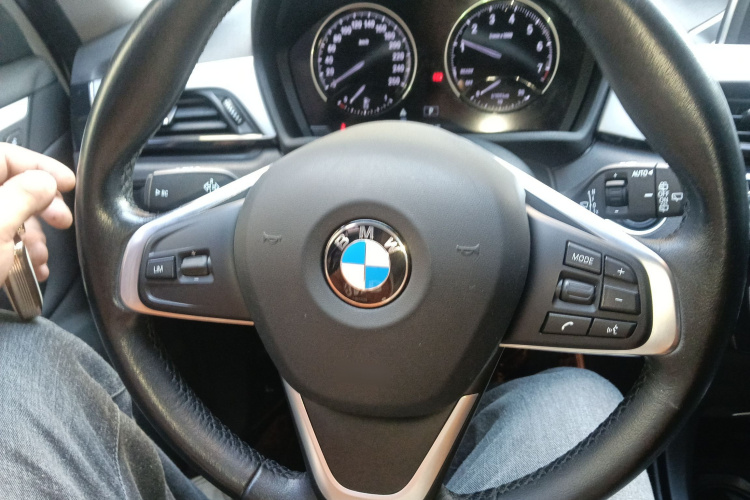 宝马X1 2019款 sDrive20Li 领先型中控内饰13