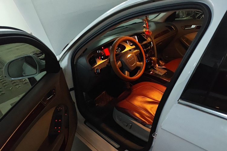 奥迪A4L 2011款 2.0 TFSI 舒适型中控内饰7003