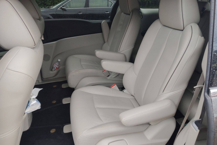 别克GL8 2020款 陆上公务舱 652T 豪华型中控内饰21