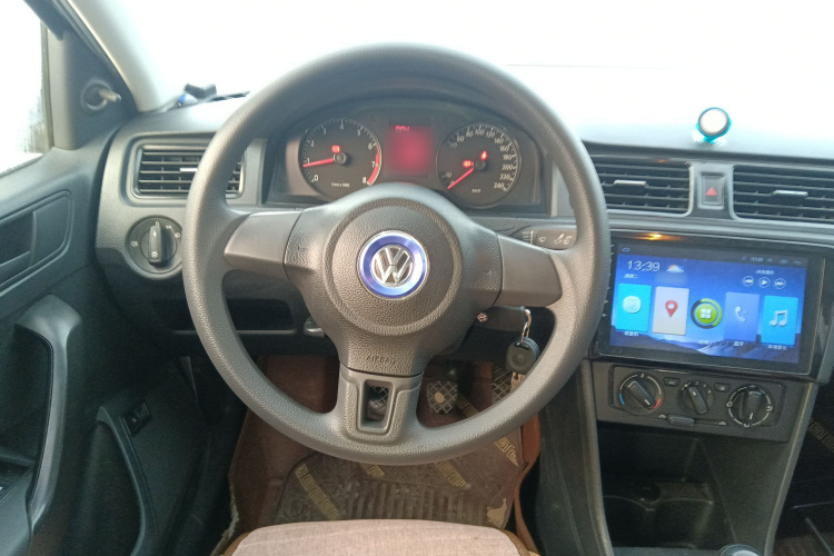 大众 桑塔纳 2015款 1.6L 手动风尚版中控内饰13