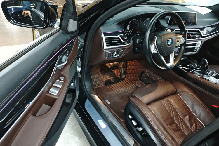 宝马7系 2018款 730Li 尊享型 M运动套装中控内饰7003