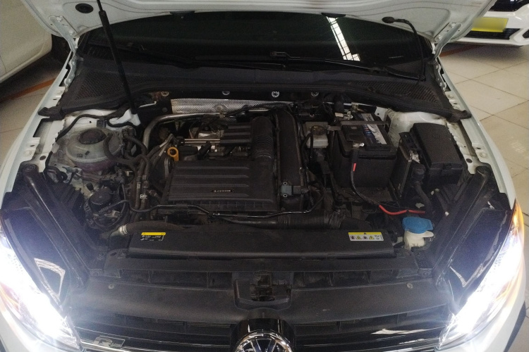 大众 高尔夫 2020款 挚爱版 280TSI DSG R-Line机舱底盘24