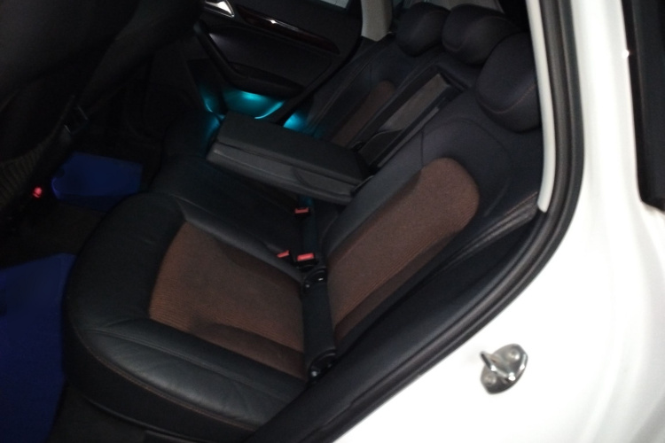 奥迪Q3 2018款 30周年年型 35 TFSI 时尚型中控内饰7004