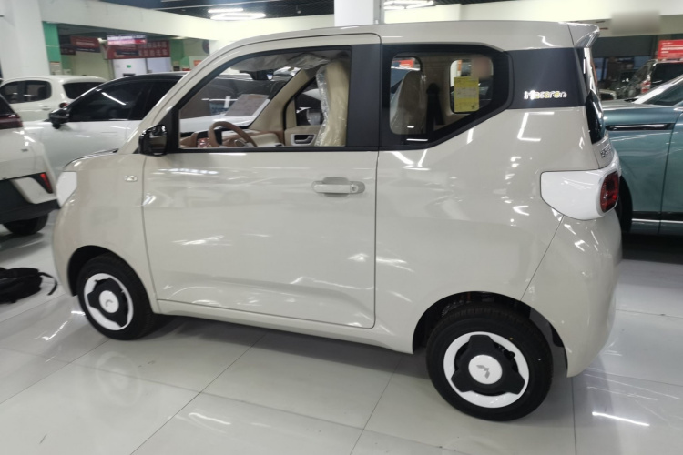 五菱汽车 宏光MINIEV 2024款 第三代 215km 青春版车身外观4