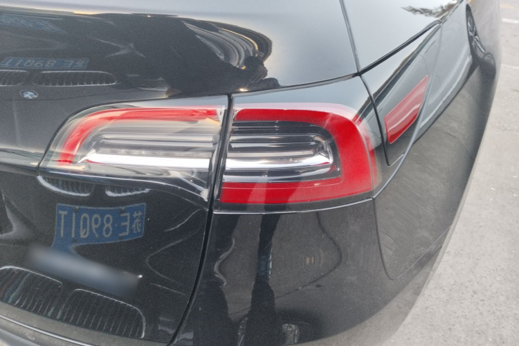 特斯拉 Model Y 2023款 后轮驱动版车身外观9