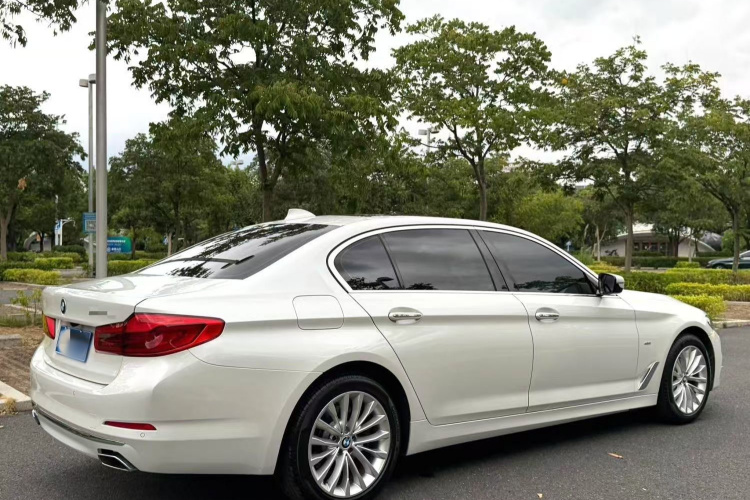 宝马5系 2018款 530Li 领先型 豪华套装车身外观6003