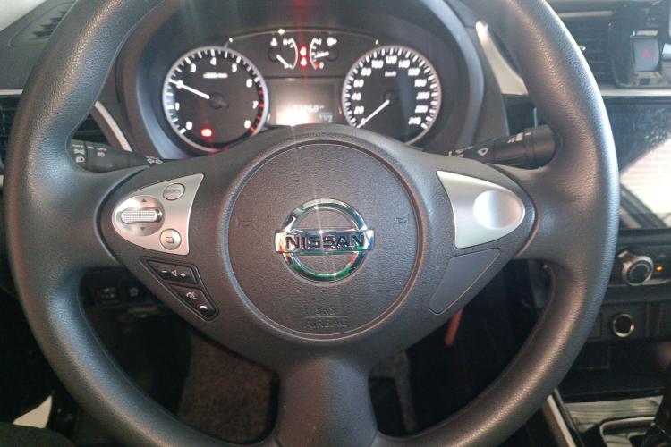 日产 轩逸 2022款 改款 经典 1.6XL CVT豪华版中控内饰13