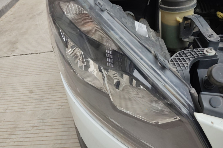 福特 全顺 2019款 2.0T汽油自动多功能商用车短轴低顶6座国VI车身外观8