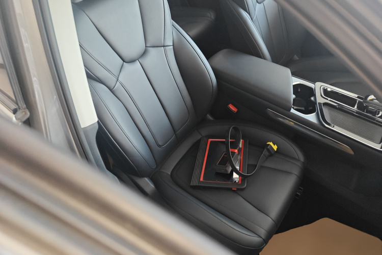 奔腾T90 2023款 1.5T DCT 自动豪华型局部细节41