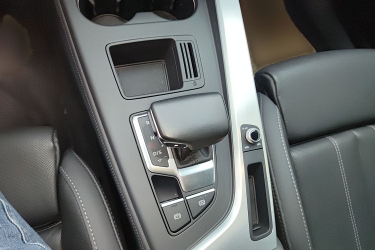 奥迪A4L 2022款 40 TFSI 豪华动感型局部细节18