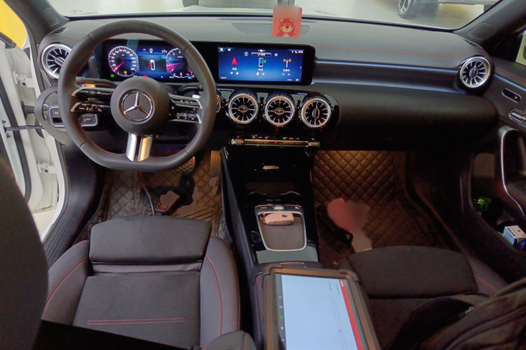 奔驰A级 2025款 A 200 L 时尚型中控内饰7002