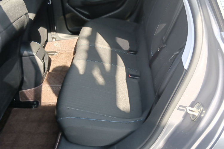 标致308 2016款 1.6L 手动时尚版中控内饰21