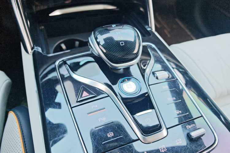 比亚迪 唐新能源 2022款 DM-p 215KM 四驱旗舰型局部细节18