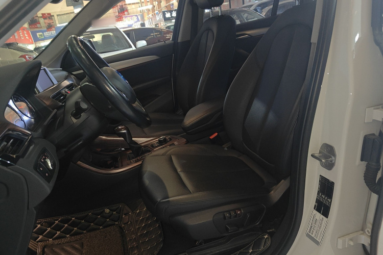 宝马X1 2019款 sDrive20Li 领先型中控内饰19