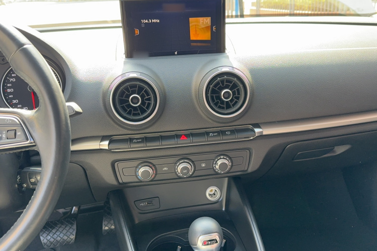 奥迪A3 2018款 30周年年型 Limousine 35 TFSI 进取型局部细节16