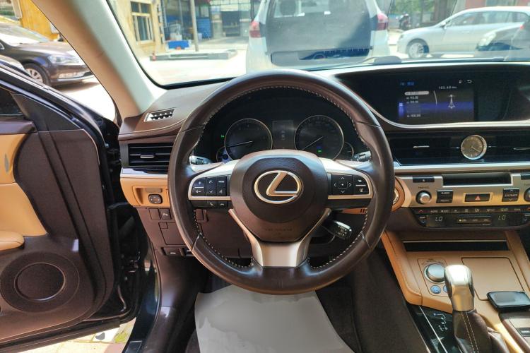 雷克萨斯ES 2016款 200 Midnight特别限量版中控内饰13