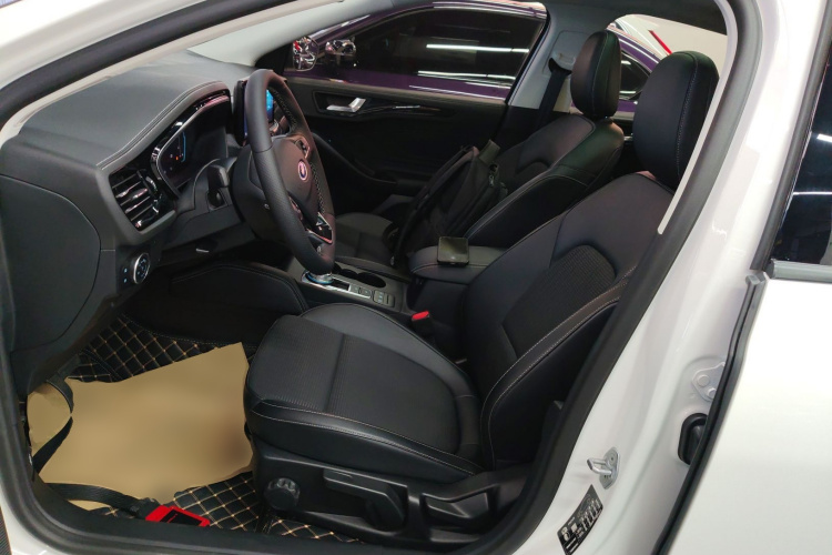 福特 福克斯 2021款 两厢 EcoBoost 180 自动锋潮型局部细节19