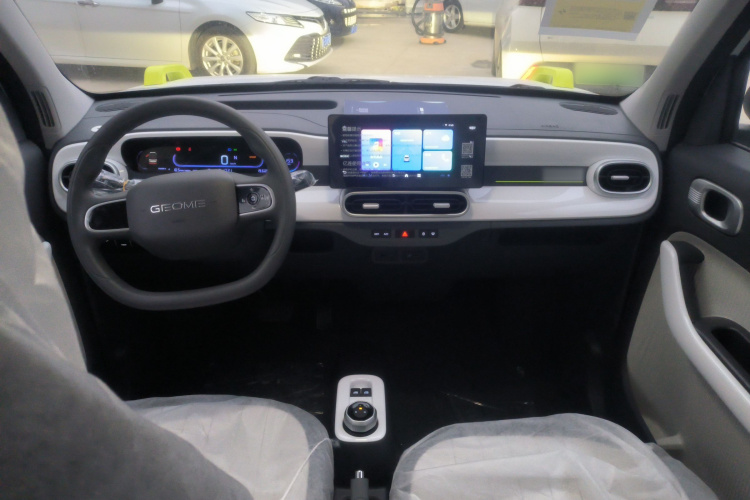 吉利银河 2025款 210km 熊猫骑士中控内饰12