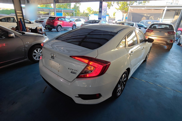 本田 思域 2016款 220TURBO CVT豪华版车身外观7