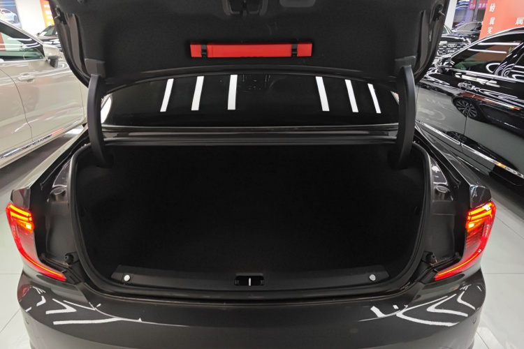 沃尔沃S90 2025款 B5 智远豪华版机舱底盘23