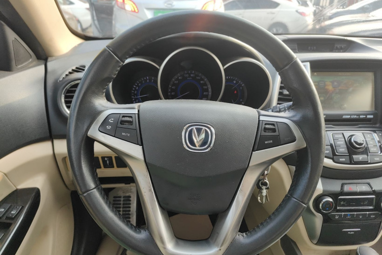 长安 逸动 2015款 1.6L 自动豪华型中控内饰13