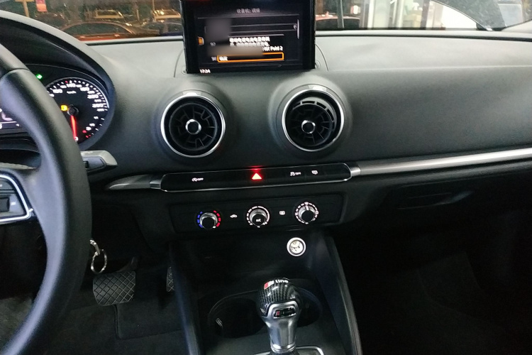 奥迪A3 2018款 30周年年型 Limousine 35 TFSI 进取型局部细节16