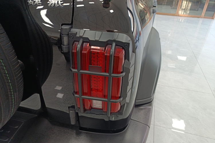 坦克300 2021款 越野版 2.0T 挑战者车身外观9